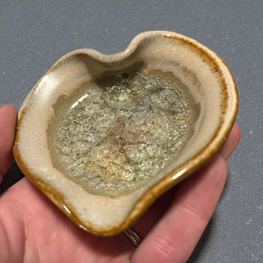 Down To Earth Pottery Little Dish-Heart Shape Crushed Glass 100% Recycled Glass - Picture 3 of 9